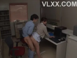 Ngỡ ngàng với cặp vú của những đứa em kế